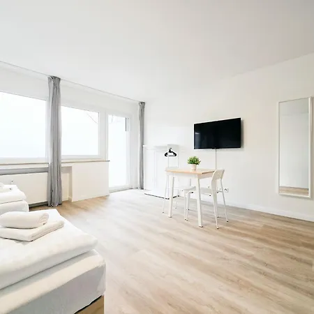 Tolstov - With Balcony - 25 Min Messe Dus Apartment