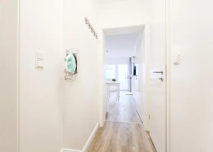 Tolstov - With Balcony - 25 Min Messe Dus Apartment *